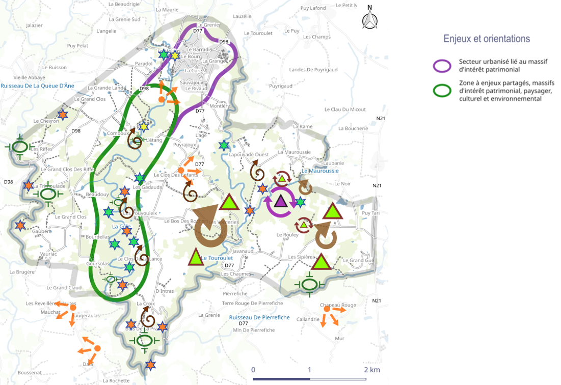 Carte des zones à enjeux (zone urbanisée et forêt) et orientations locales de développement précitées