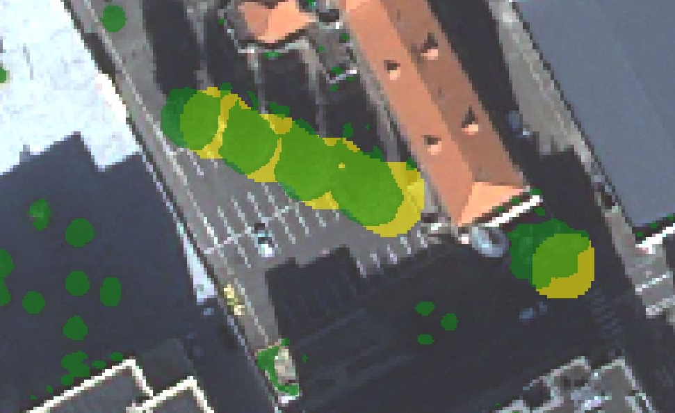 Détection de la végétation avec les images Pléiades Neo à 30 cm (vert) et Pléiades à 50 cm (jaune), sur la ville de Nancy (arrière-plan : image Pléiades Neo © Airbus). Les formes végétales sont mieux délimitées et de plus petites sont détectées grâce à la résolution 30 cm de Pléiades Neo.