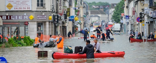 Inondation à Nemours, rue principale avec 1 m d'eau en 2016