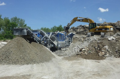 Désormais des installations mobiles de recyclage permettent de réutiliser au plus près du chantier les matériaux du BTP.
