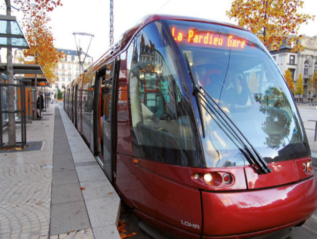 BEV sur la longueur du quai d’une station de tramway