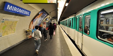 métro en station
