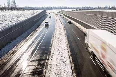 Autoroute enneigée