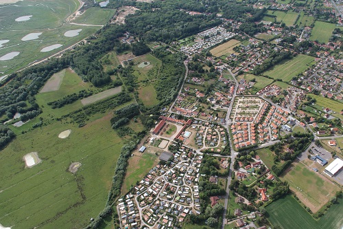 Vue aérienne d'une zone rurale avec des mares dans le pas de calais