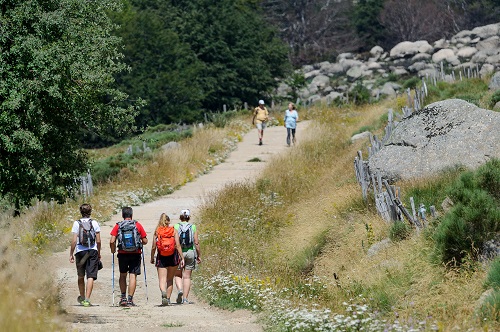 randonneurs dans les montagnes