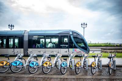 Tramway et vélos à Bordeaux