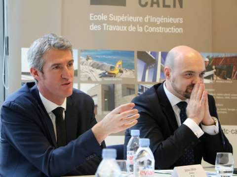 Jérôme Lebrun, directeur de l'ESITC-Caen  et Guillaume Carpentier, directeur du projet du canal à houle à l'ESITC-Caen