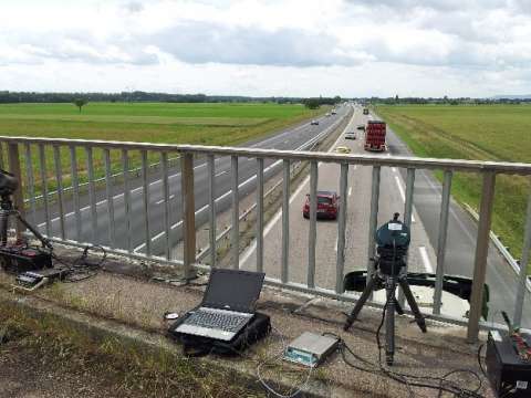 Photo d'une mission de mesure de la vitesse des véhicules sur autoroute