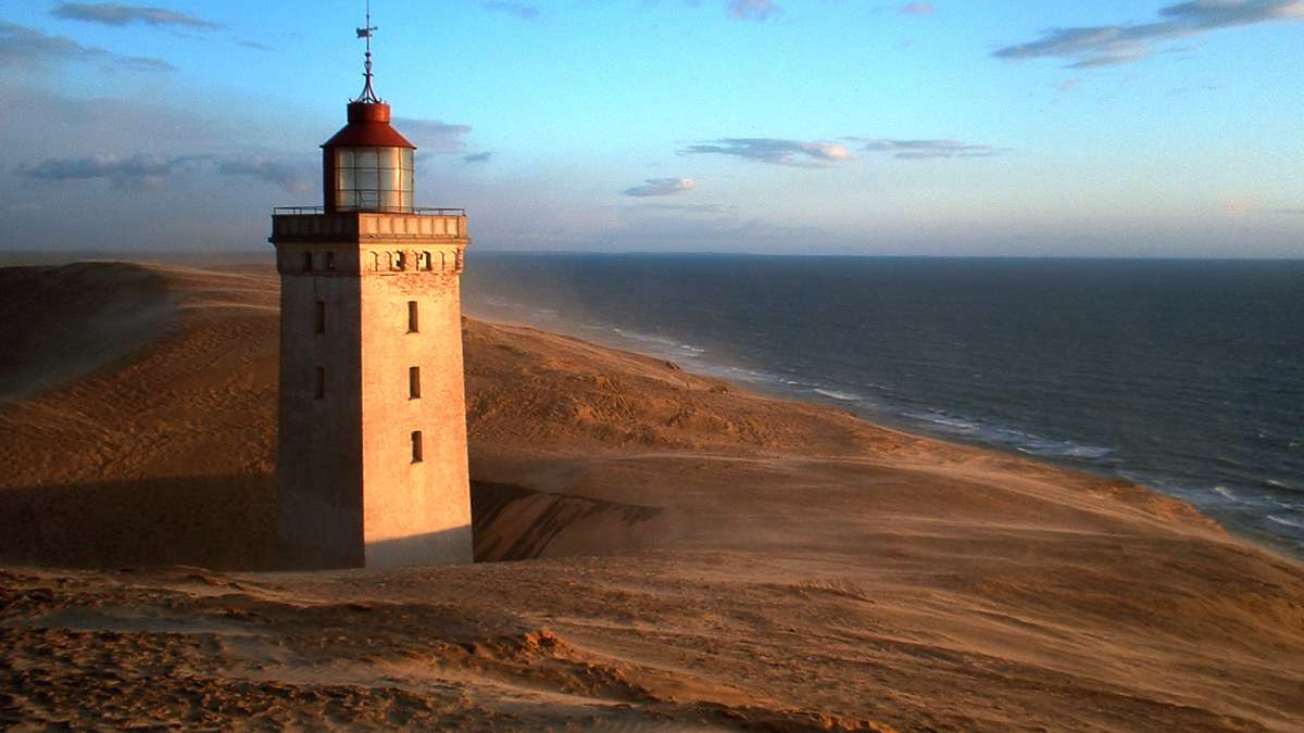 Le phare de Rubjerg Knude sur la côte nord du Jutland (Danemark)