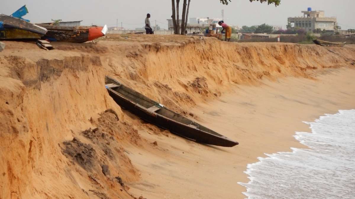 Plage en érosion au Sénégal