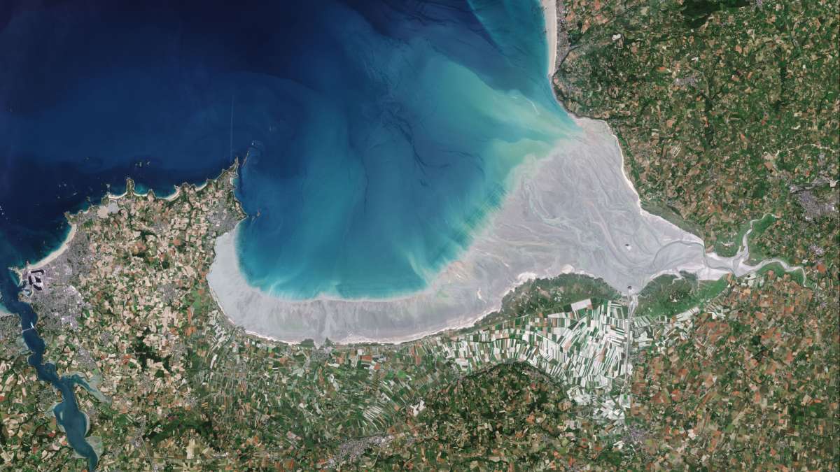 Vue satellite avec Sentinel : baie du mont saint michel