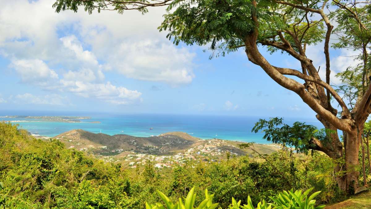 Vue du littoral de Saint -Matin depuis une montagne