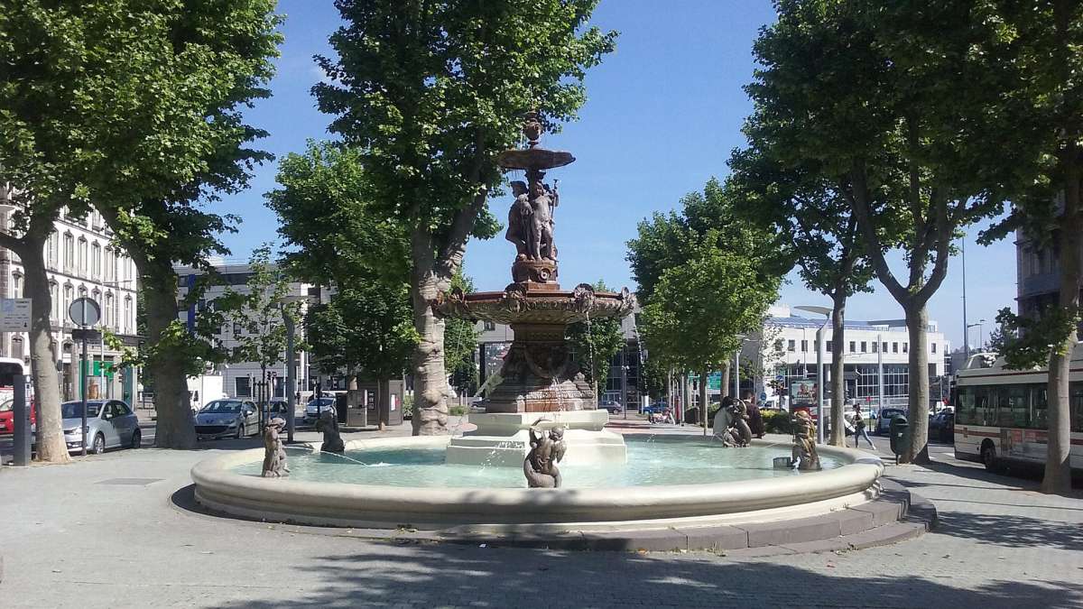 Place Delille, vue de la fontaine