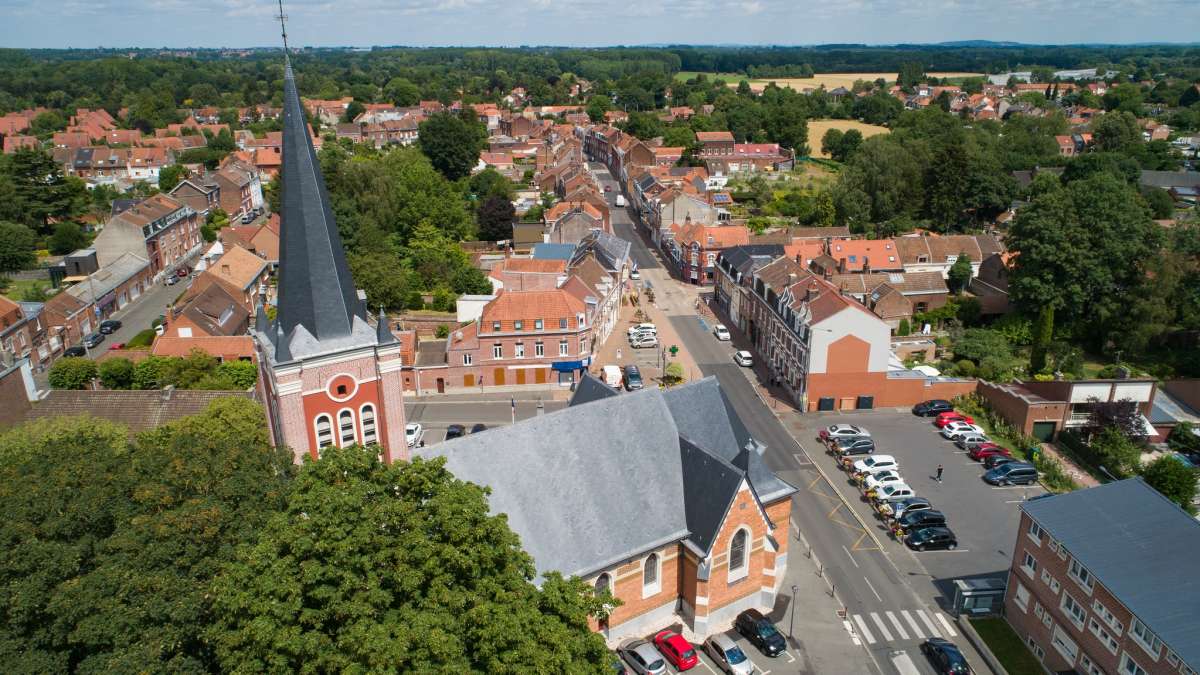 Vue aérienne d'Ascq autour de l'église