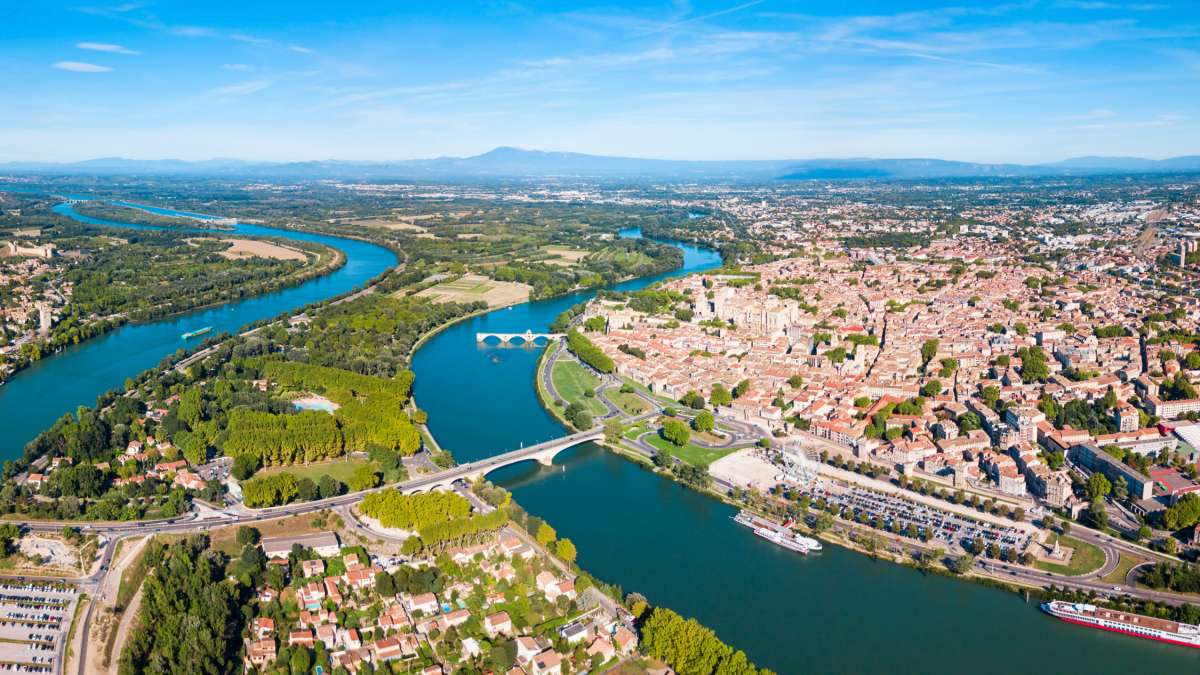 Vue générale d'Avignon avec le Rhône