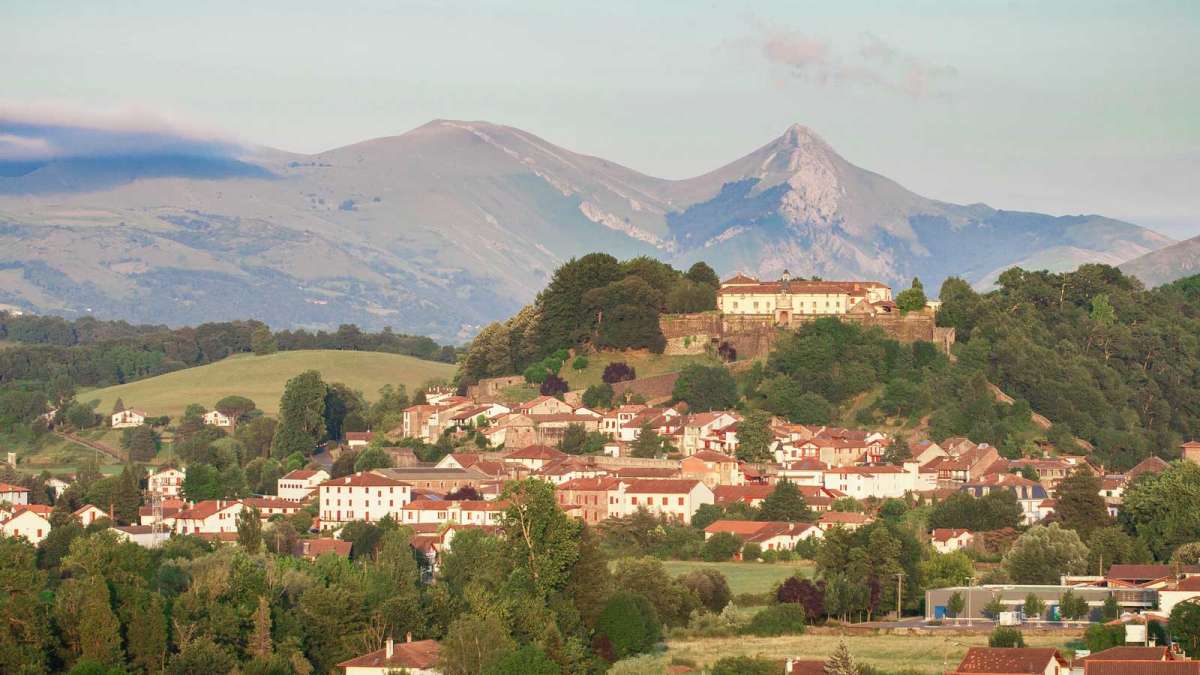 Saint-Jean-Pied-de-Port dans la pays basque (zone de montagne)