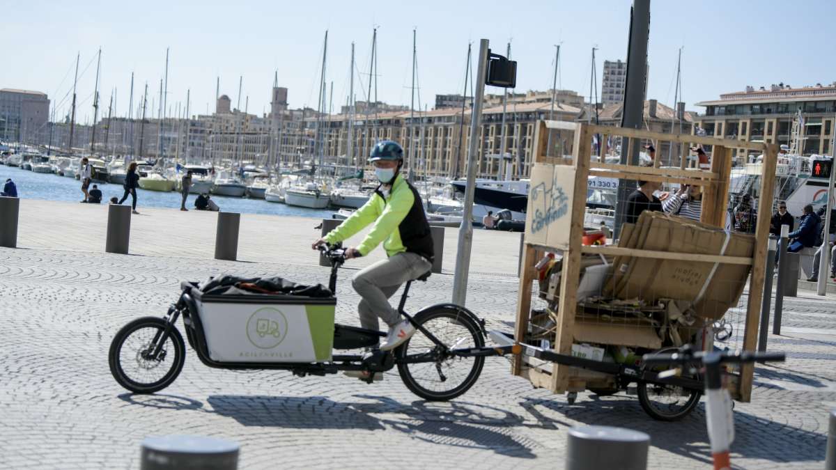 Vélo de livraison sur le port de La Rochelle