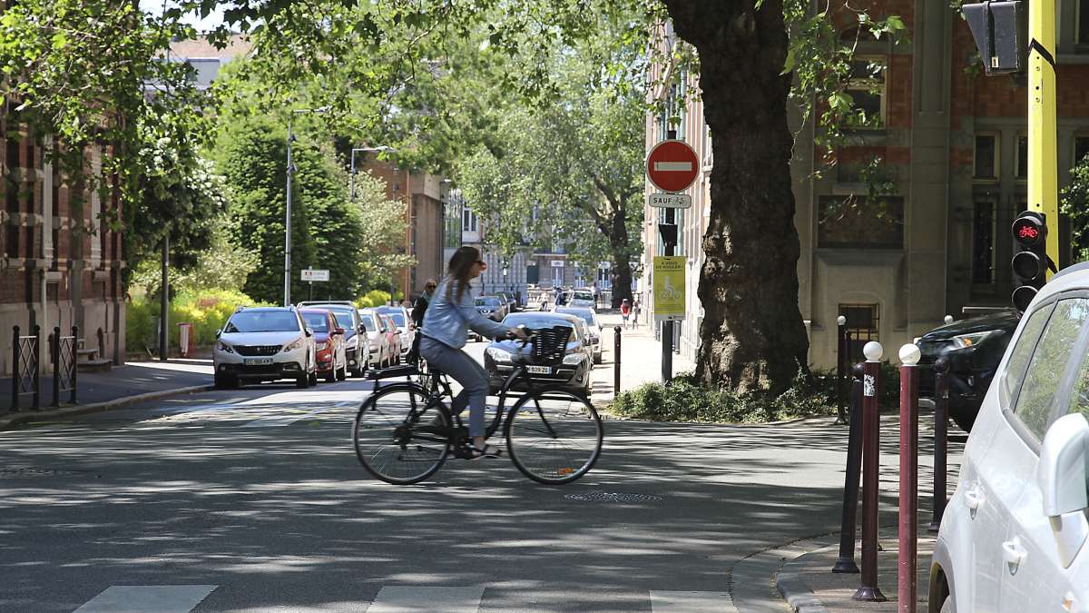 Rue de Lille avec un vélo