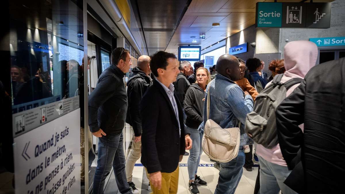 Passagers sur la ligne B du métro de Rennes