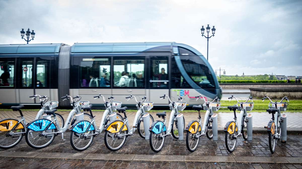 Tramway et vélos en libre service 