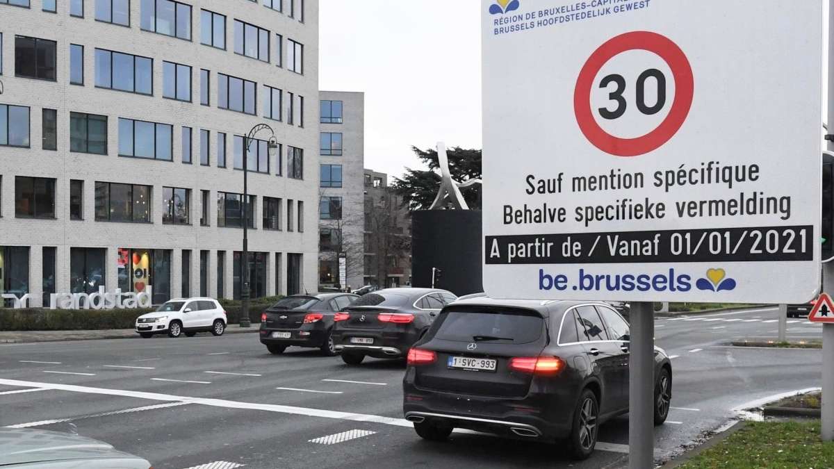 Panneau de signalisation de la zone 30 à Bruxelles